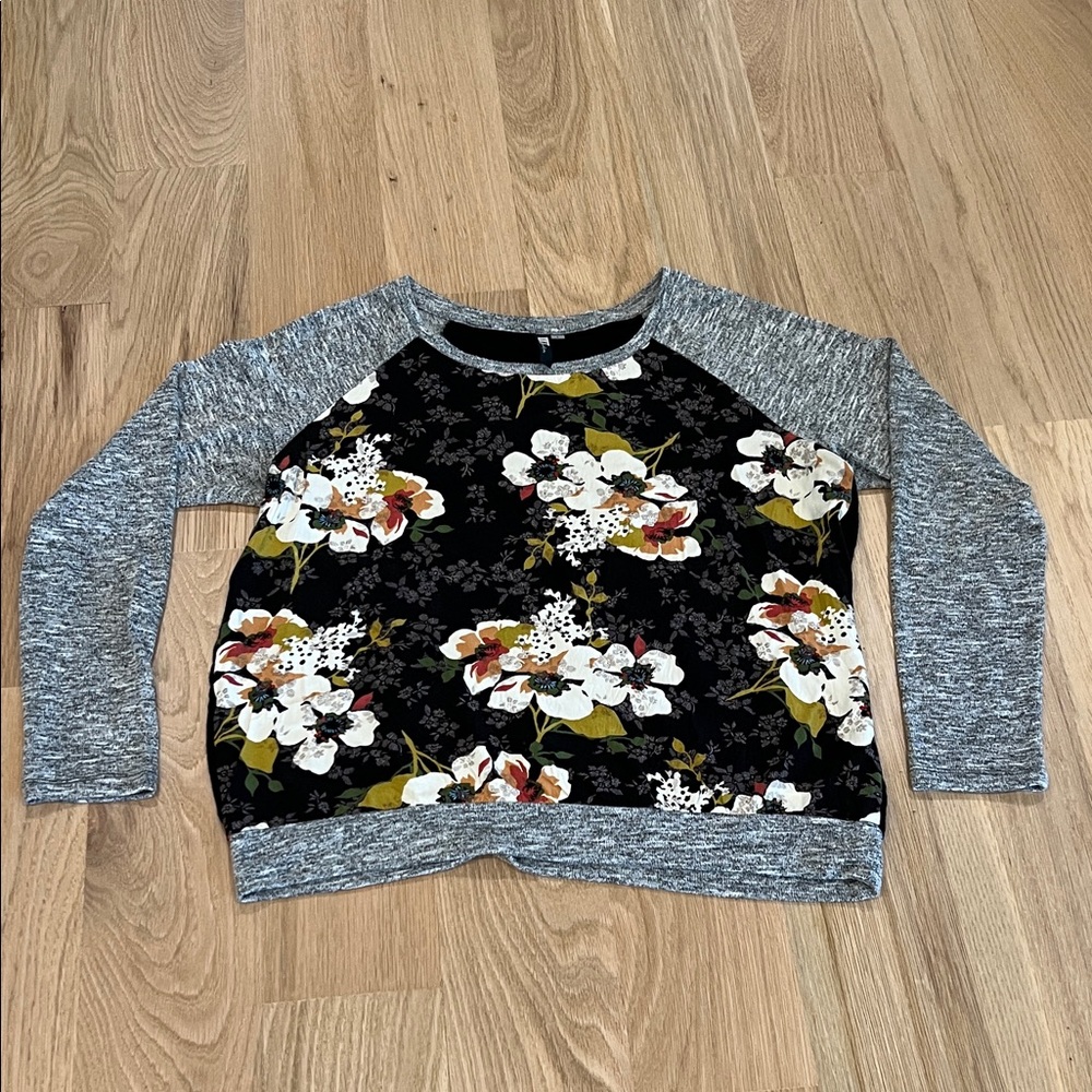 Kut from the Kloth Gray and Black Floral Top